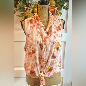 Cute casual crop top with tie front Plaid with a flower pattern $5 when bundled